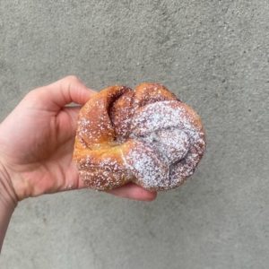Cinnamon rolls au levain naturel et farine d'épeautre sans additifs, sans conservateurs