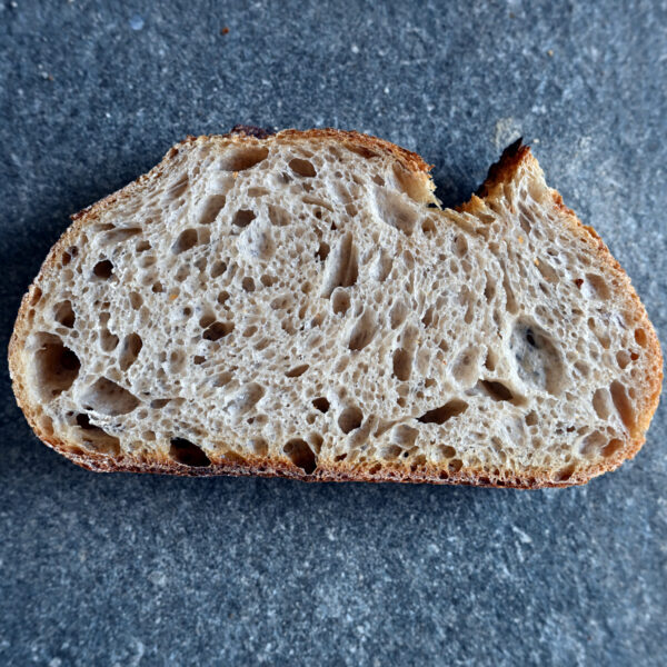 Steengemalen T80 tarwe boerenbrood. Zonder toevoegingen